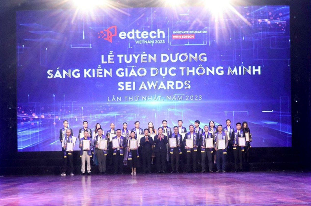 FLYER nhận giải SEI Awards 2023
