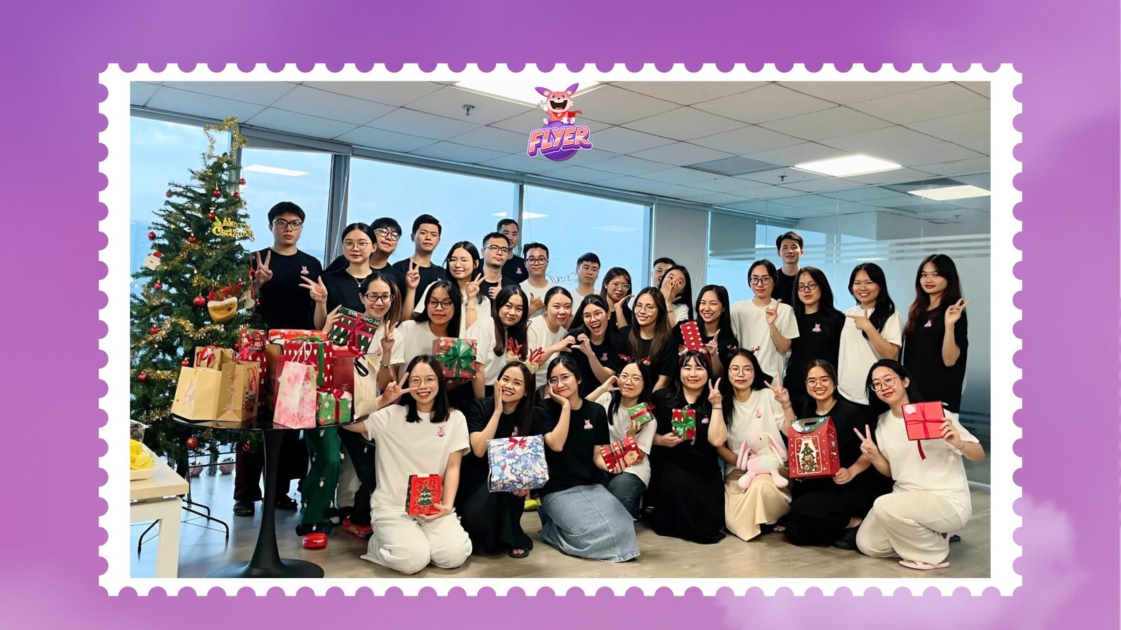 Đội ngũ FLYER trong Christmas party